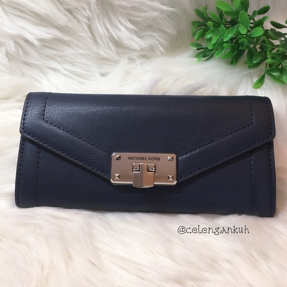 💕NEW Michael Kors Kinsley Wallet MK Wallet